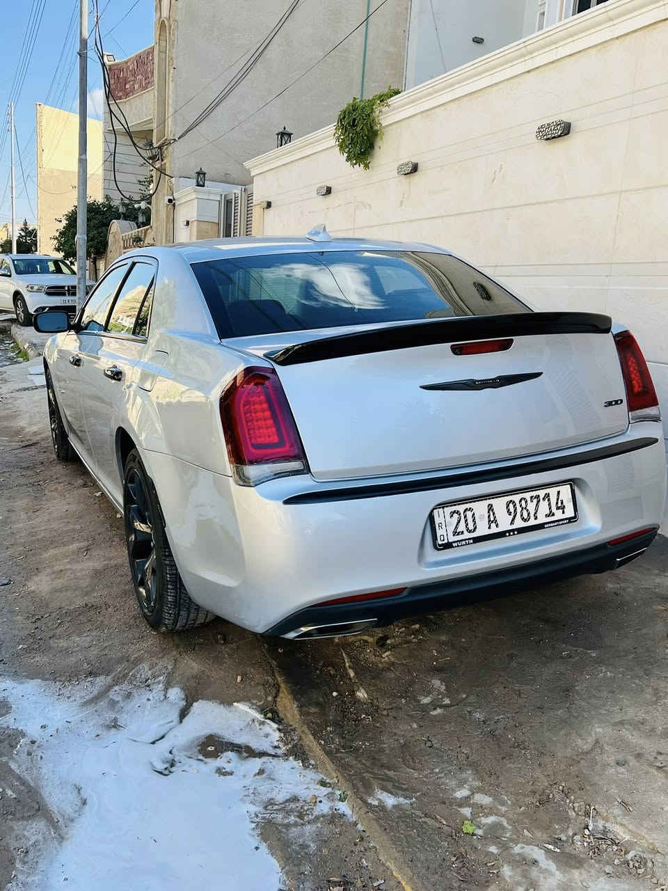 كرايسلر C300 تورنك
موديل 2022 
المسافة المقطوعة 28000ml
السيارة  في حالة الوكالة حادث خلفي 
خفيف جدا تبديل قبق الجنطة فقط
مرقم حره باسمي مكان السيارة مركز الناصرية ***********
السعر 288$
