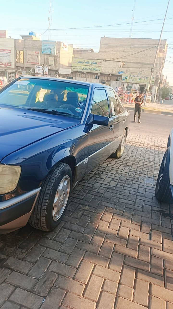 سلام عليكم
مارسدس دب موديل 87 محوره vvt 3000 

سياره مصبوغة عام اثر جراد مكفوله من الضربه

داخل نضيف تبريد شغال 

قواعد سليمه 

رقم سليماني 

السعر 55 وبيه مجال 
عنواني بغداد حي اور

رقم ***********
