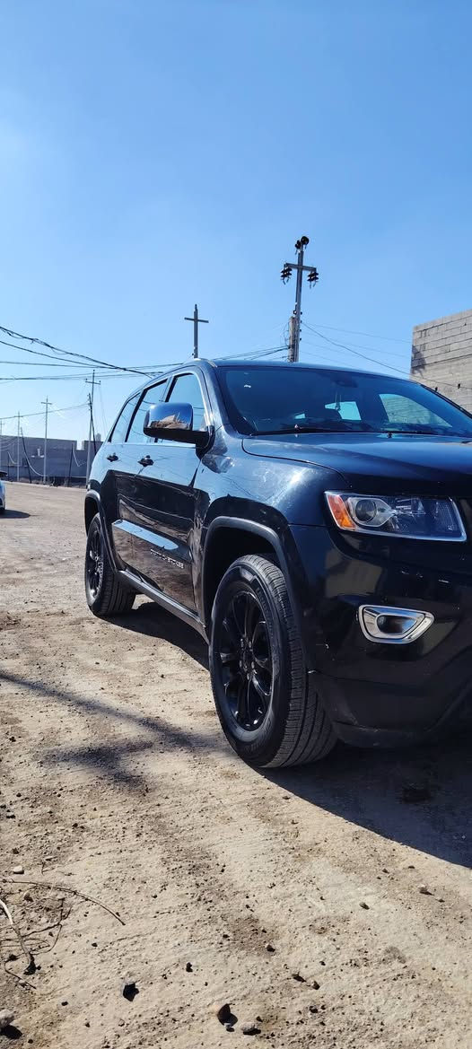 السلام عليكم جيب لاريدو موديل ٢٠١٤ أرقام الجديد باسمي سنويه وهزه جديده وأود أمريكي ماشيه ١٥٠ كير محرك ٣٦٠٠ مكفولات صدر نضيف تبريد ثلج تخم تاير جديد كير طياره شفات تشغيل عن بعد حساسات خلفية حادثه موضح بصور بيه صبغ جاملغين وبنيد العنوان ديالئ بعقوبه اتصال *********** السعر ١٦٠
