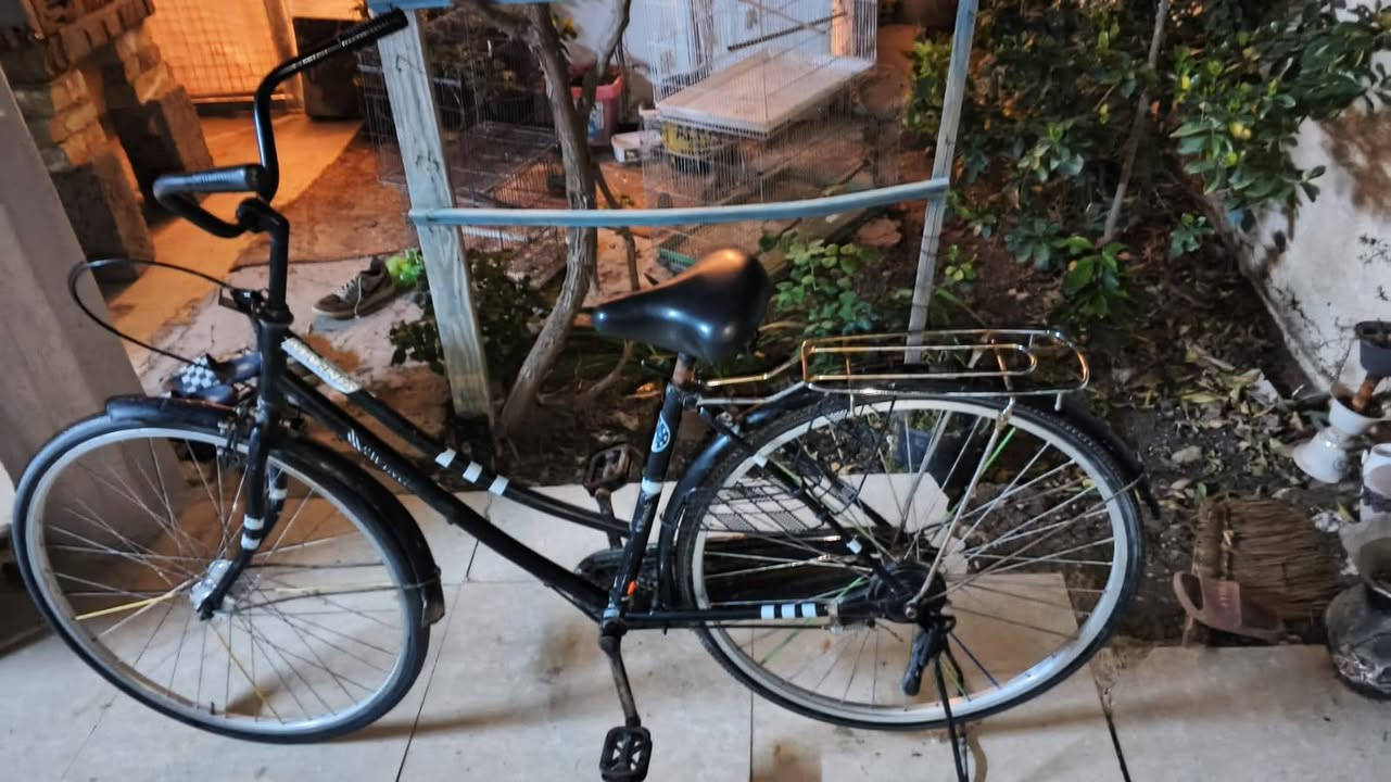 سلام عليكم بايسكل ياباني حجم 27
نظافه : %70

لون : اسود 

للاستفسار : *********** واتس اب فقط 

السعر :80 وبي مجال 

مكاني بغداد
