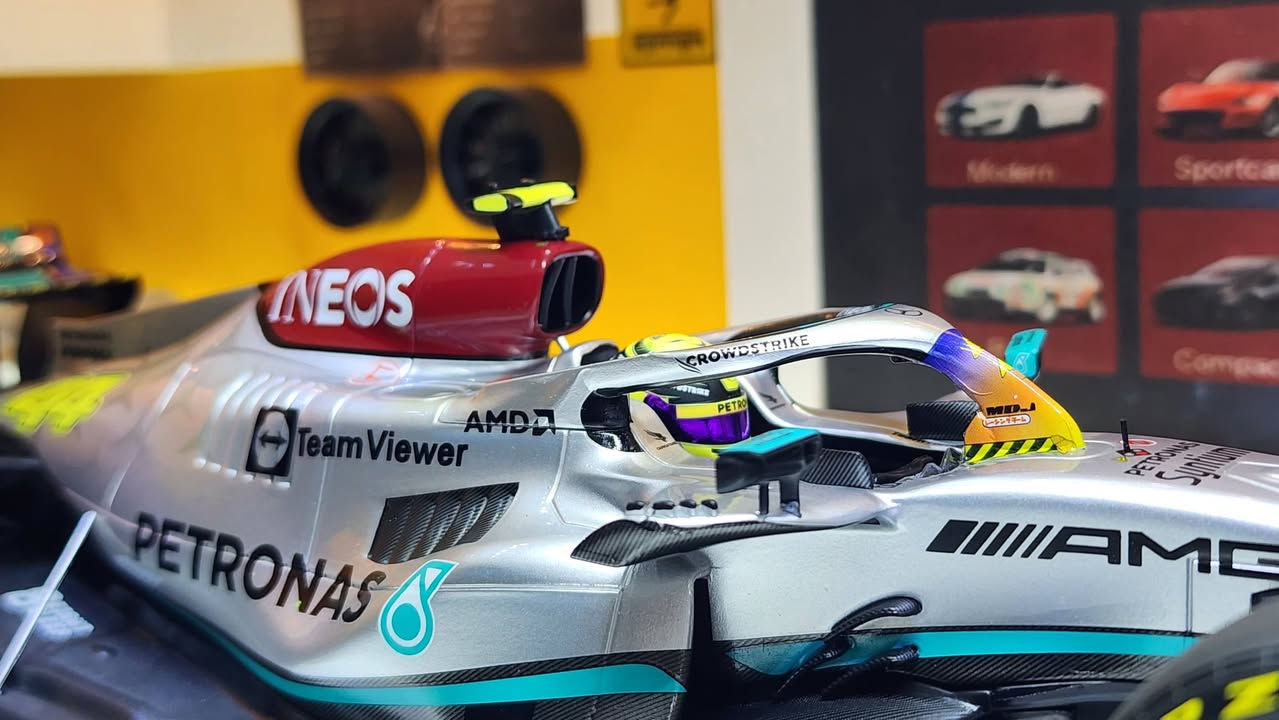 مساء الخير شباب .. متوفر للبيع
Mercedes-AMG 
Petronas formula one F1
سيارة المتسابق Lewis Hamilton 
2022
مجسم بحجم 1.18 بتفاصيل دقيقة جدا من ماركة Minichamps


**إذا كنت صاحب هذا الإعلان وتريد حذفه لأي سبب، رجاءا أرسل رسالة إلى الدعم الفني**