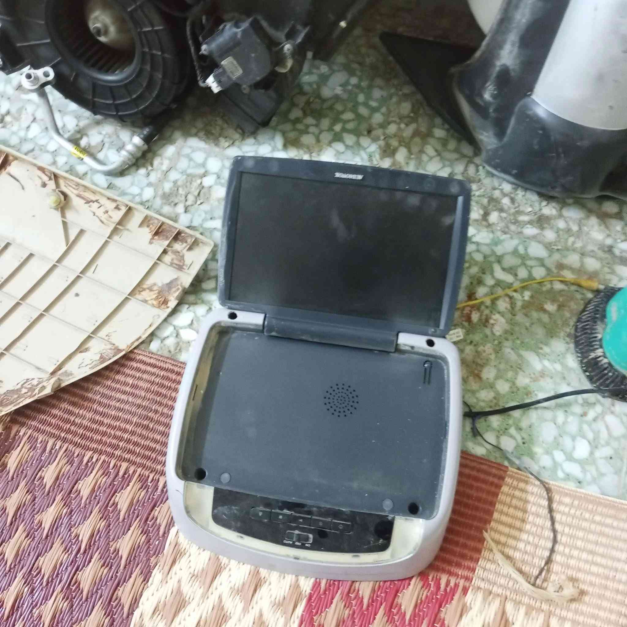 سلام عليكم غراض سيدونه من2006 إلى 2014 مستخدمه وحاويه ويوجد توصيل  تواصل‏‪***********‬‏
