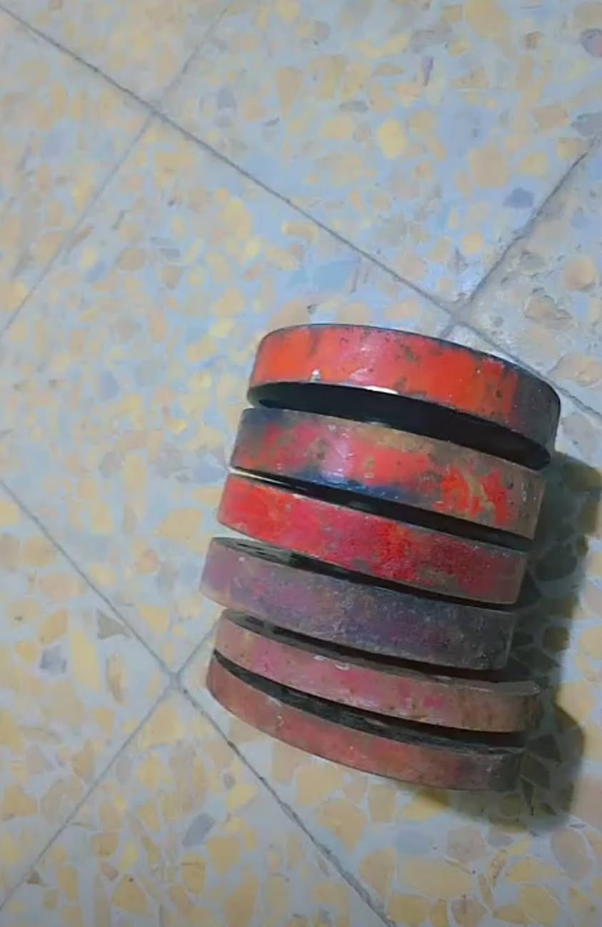 للبيع سبيسر  يرهم جميع السيارات  قياساته واضحه بل صور حديد لاعواج ولاتصليح ولافطر شرط .
كربلاء ***********
***********  سعره   ٢٠٠ الف
