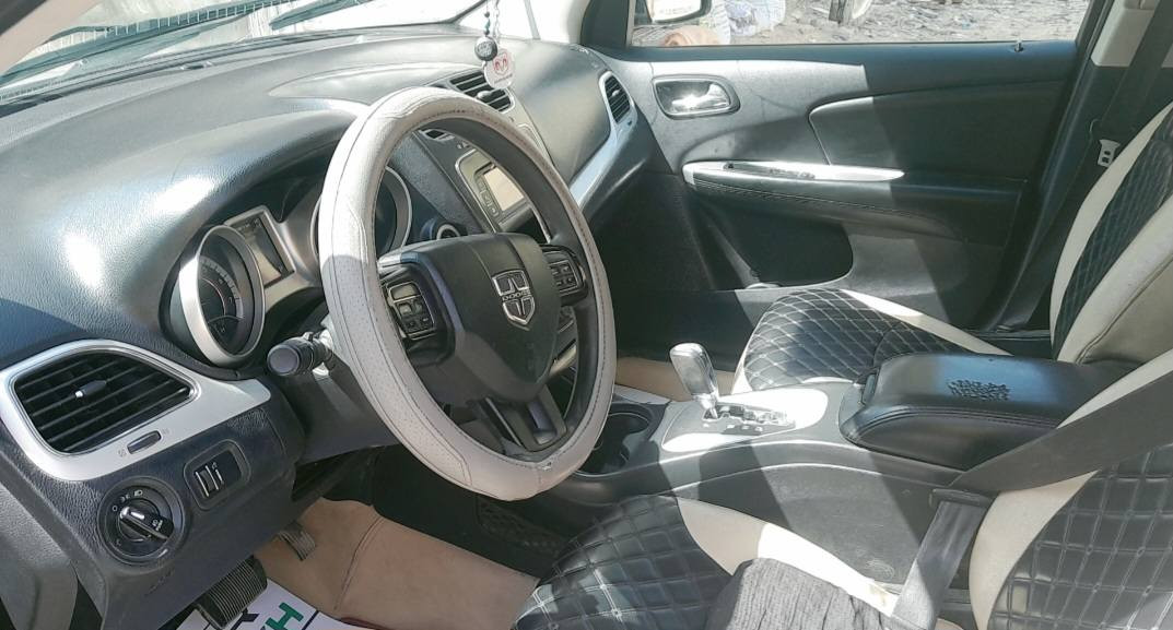 السلام عليكم ورحمه الله وبركاته
دوج جورني ٦ سلندر 
٧ راكب موديل ١٦ 
٣ قطع تبريد 
رقم بغداد بأسمي 
السعر  ١٤٠
للتواصل  ***********
