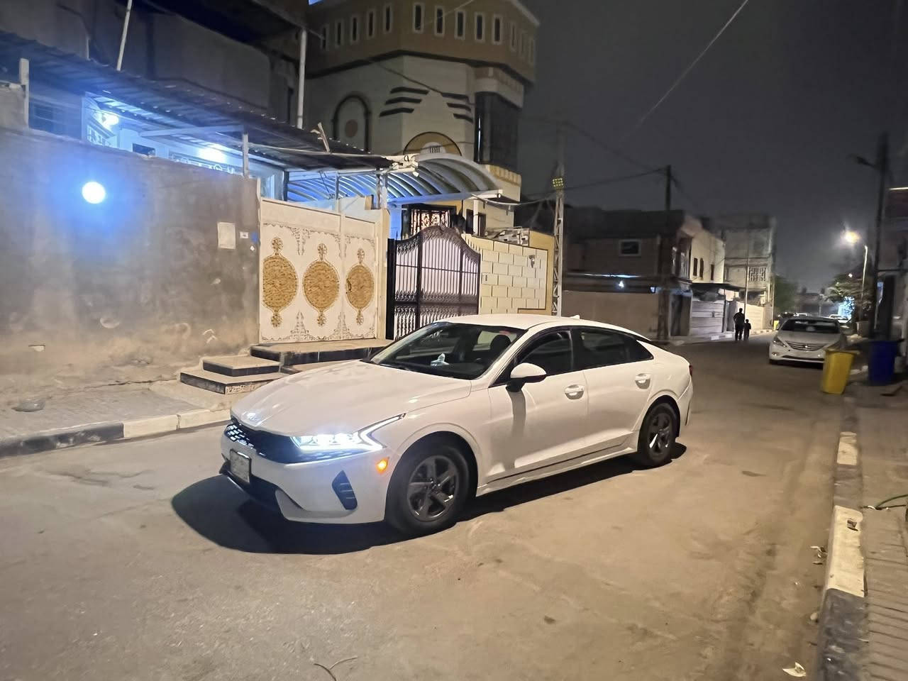 سلام عليكم K5 للبيع 2022سيارة مكينة وكير وحدادية وتخم تاير سيارة جديدة بمعنة الكلمة محرك 1600 تيربو سيارة بيهة اربع قطع صبغ بدون حادث فقط كلير سيارة رقم بصرة معوقين وبل عافية عل ياخذهة ربع دينار ما تصرف عليهة 
سعر 130 وبيهة مجال 
 رقم ***********بي واتساب
