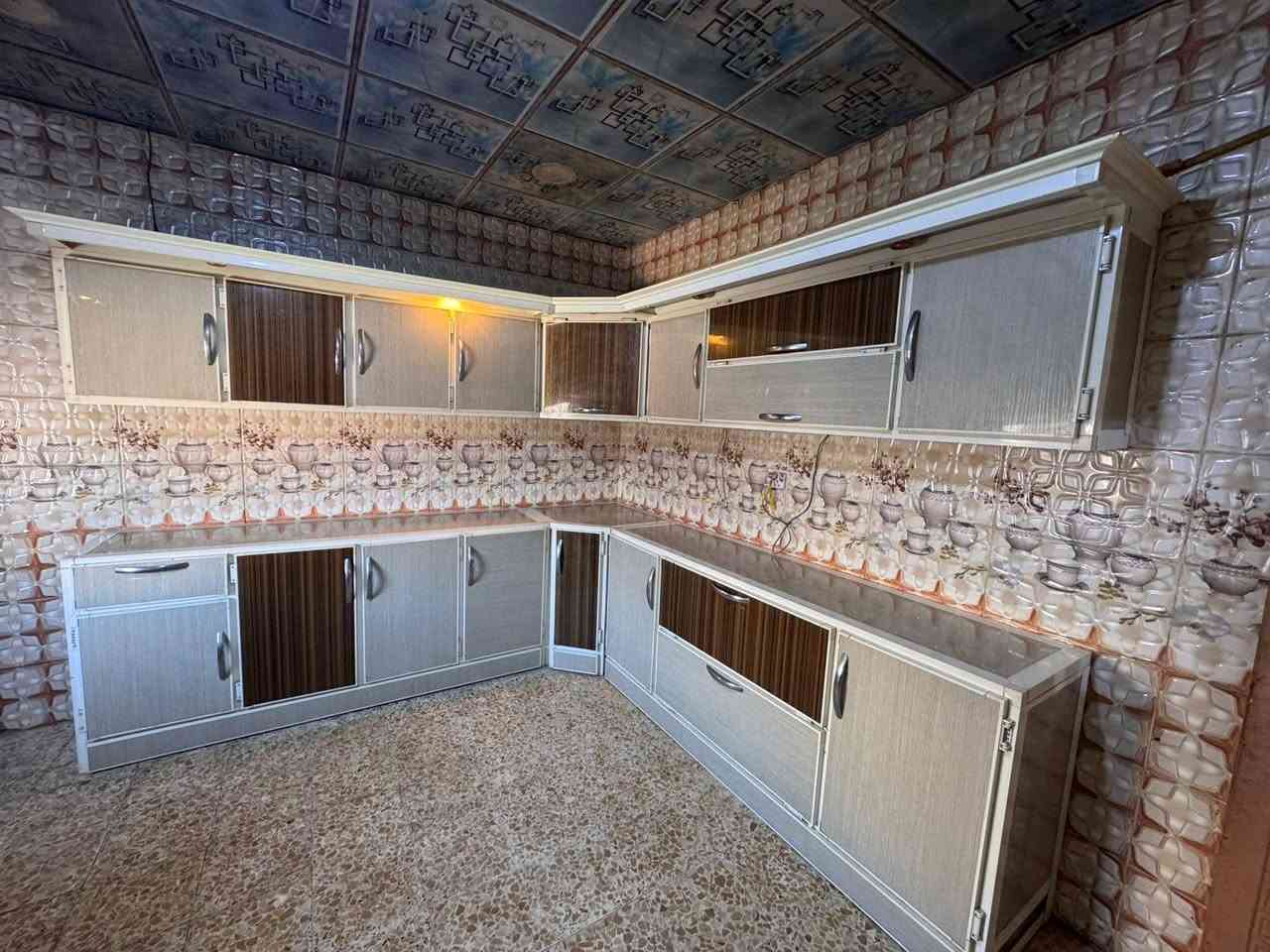 سلام عليكم كاونتر للبيع درجه أوله نضيف كلش لشراي يتصل وبيه خير ويدلل ***********
