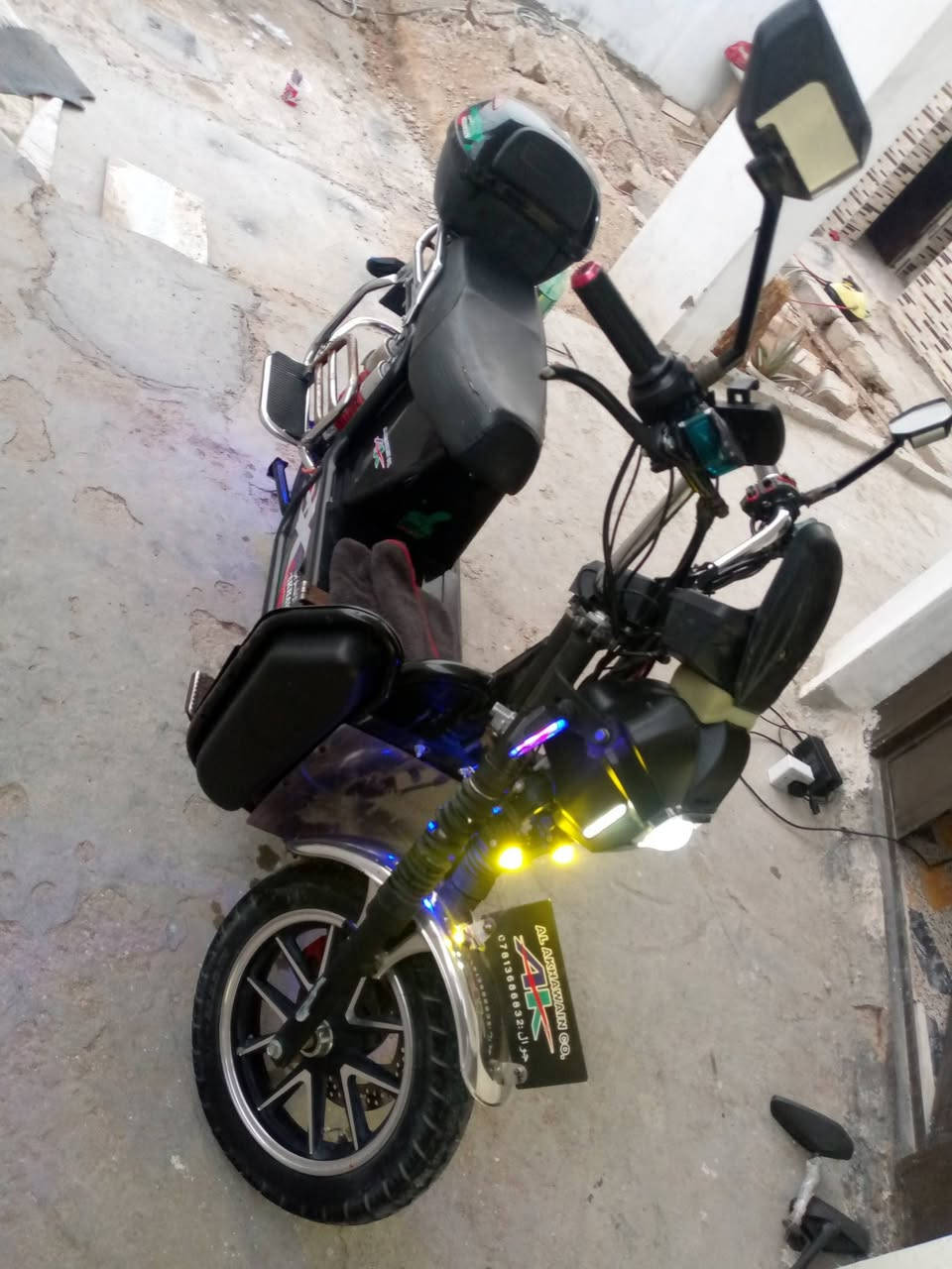 السلام عليكم
موطور شحن نوعية الأخوين جبلي موديل 2025 جبلي نوعية الأخوين ابو الدبلين المرغوب 6 بطاريات علفحص 
مواصفات الرجوع الى الخلف
دبل إشارة رماش امامي اصفر ابيض لايت زنون 
السعر 450 شراي اتصل على الرقم ***********
العنوان الرمادي
