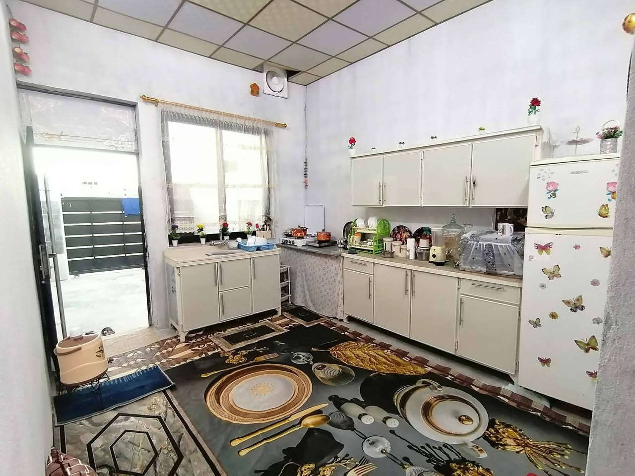 بسم الله ياالله / السلام عليكم بيت للبيع بل معسكر مساحته 150 متر متكون من غرفتين نوم هوا استقبال مطبخ صحيات البيت كدام العين بيت مرتب وحلو شراي اتصل مو شراي لابس تعامل (بيع البيت يمي )
***********
