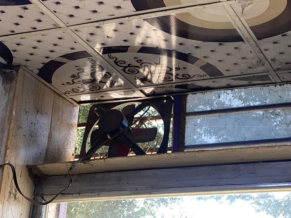 غراض كافتريا للبيع المكان كربلاء   جامخانه متر و30 في مترين تقريبا  مروحه جديدة قناني 2 طباخ جديد 3 عيون مع طاوات شواية همبركر ميز ستيل مفرغه 40 في40  كراسي 6طبلات 3 براد نظيف مع براد جديد بالكارتون ضمانه موجود فلينة مع غراض باقية صغيرة 

***********
