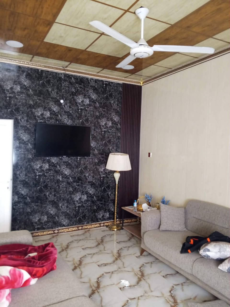 اعلان 
دار طابو للبيع 
محجوز للمصرف العقاري 
المساحة 100 متر طابق واحد 
مطلوب 77 
مقدمه 40 
قسط شهري 438 
العنوان الحريه 
للاستفسار الاتصال على الرقم التالي 
***********
***********
