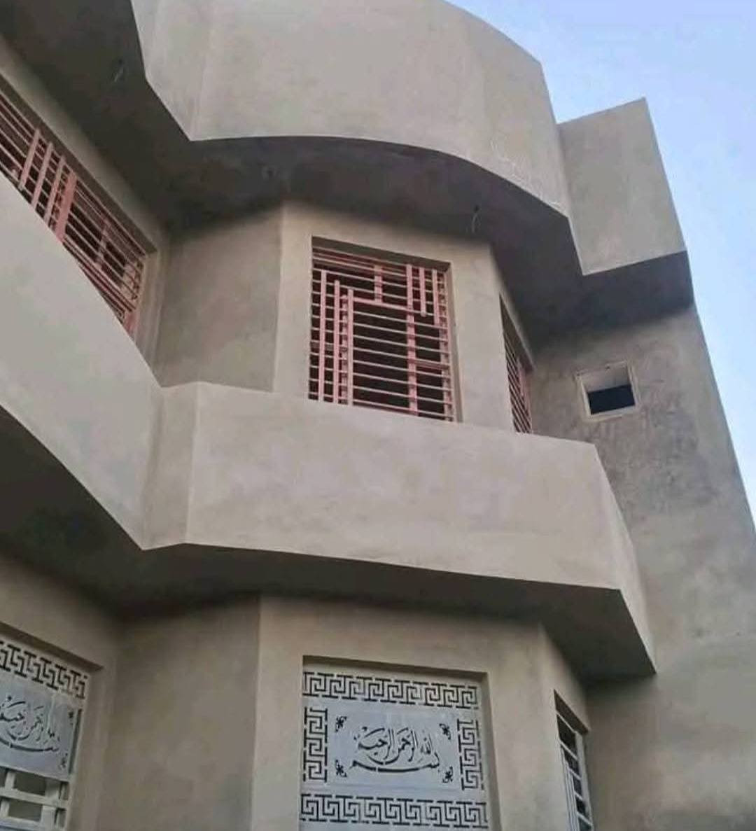خلفه لبخ جص وبياض متفرغ حاليآ ***********
