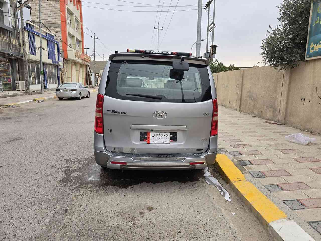 السلام عليكم سياره موديل2014 محور سبلاين 2012 بيه قطعتين جاملغ الايسر الأمامي وبنيد والباقي كفاله شرط سونار بكوريه والعراق سياره فول واحد على واحد طخم تاير جديد جاهزه من كلشي مصفره هيئه وغرامات تحويل ثاني يوم *********** العنوان ناصريه سوق الشيوخ مامتواجد ع الفيس
