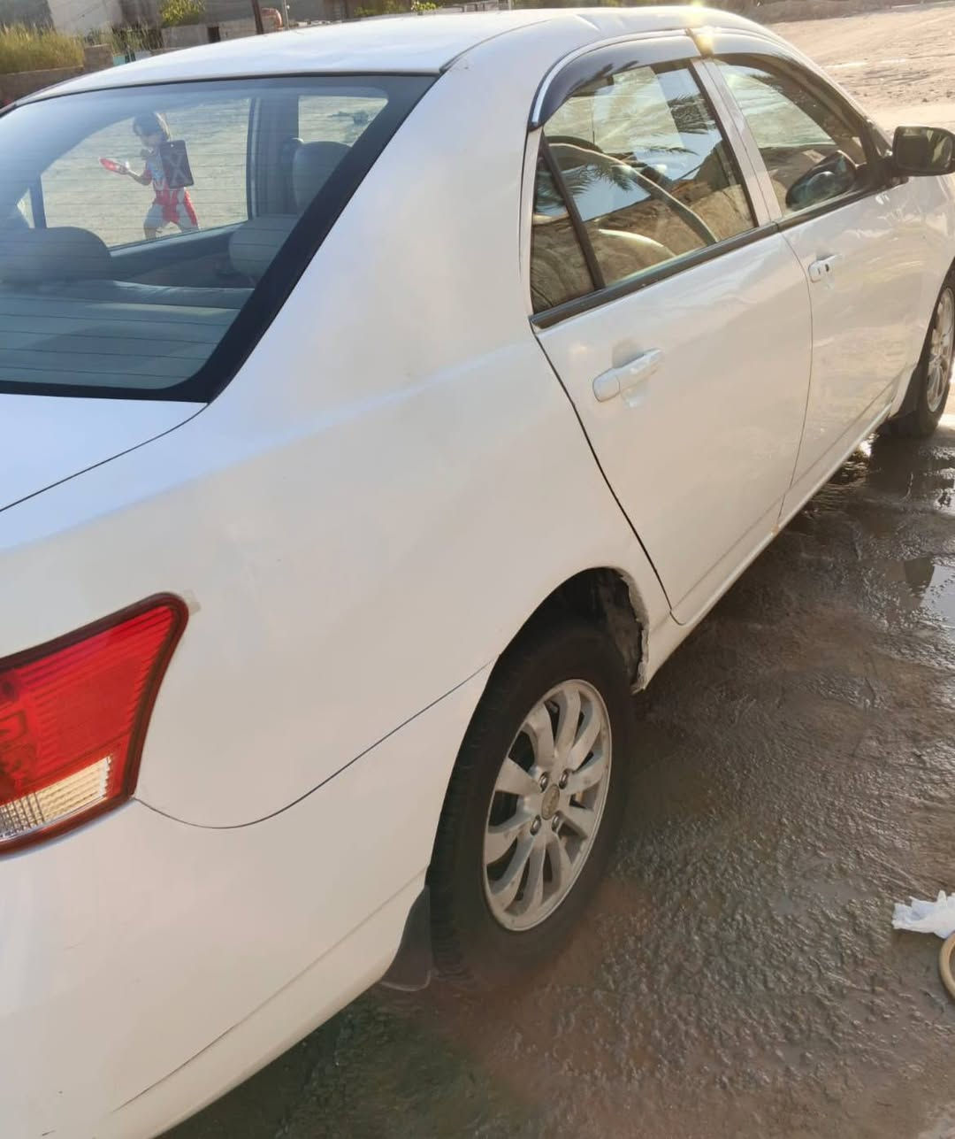 السلام عليكم بي واي دي G3 موديل ٢٠١٣ رقم بابل دولي سنويه جديده محرك ١٨٠٠ كير اوتو تبريد شغال صدر جديد فتحه بصمه كامره شاشه جبيره حساسات خلفيه اشاره ترحيب سياره  بيها الباب الخلفي بي صبغ فقط والبور بي صوت واغلب الاحيان يروح  السعر ٤٨ بيها مجال بسيط

مكاني الغزاليه
***********
