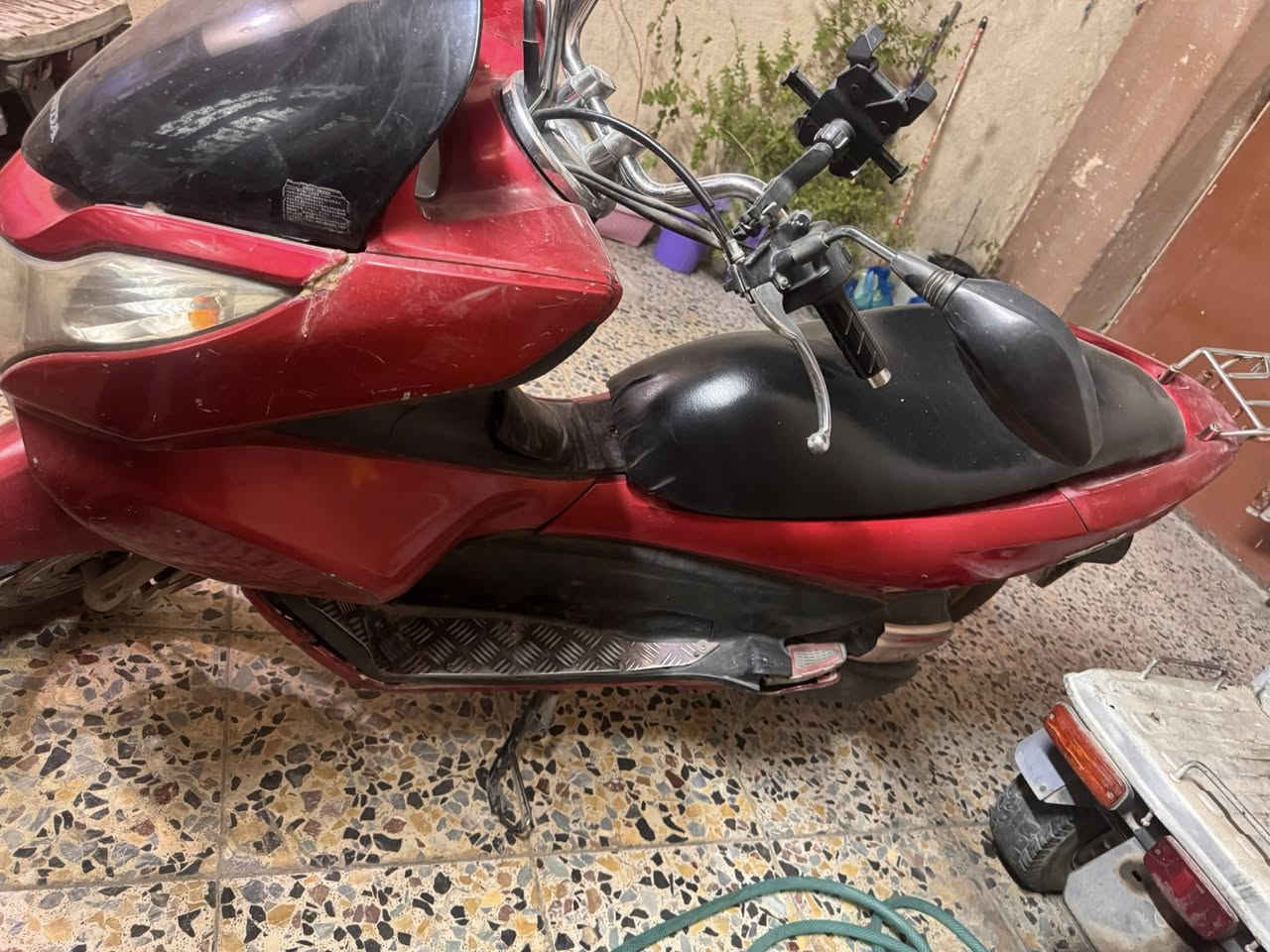 جيل اول مكينة 125
ياباني اصلي jf
مكفول المكينة 
نقص ستاند جنطة
حساس ازدحام موجود 🛵
ستاند كهربائي ⚡️ 
مري اصلية
بريك خلفي 
مكانها بغداد الحرية 
سعرها 1100
***********
