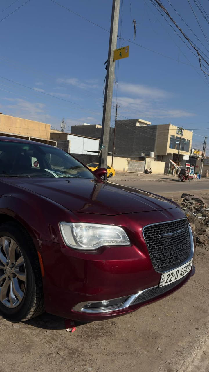 كرايسلر C300 اوباما 
مديل 2016 لون كرزي شذرة  
فول موصفات عدا البانوراما دخل جلد اسود بصمة صاج اسود ملكي شاشة Apple CarPlay وليس شاشة عاديه تحكمات ستيرن كامله مقاعد تحكم كهرباء ميموري خزن مقعد و تدفئه بل مقاعد 
كير ماوس طيارة 8 نمره نضام AWD فور ويل مانع تزحلق كروس مثبت سرعة سستم سماعات Alpine تبريد قطعتين لايت زينون عدسه عالي ناصي ويل كروم قياس 18
بصمات العدد 2 و سبير و عده كامله منازله
محرك 3600 المسافة المقطوعة 88 ميل 
السيارة نضيفة جداً استخدام شخصي جاهزة من كلشي مابيها اي نقص و عليها ادامه كامله 
وارد كندي الضرر جالملغ خلفي ايسر و ربع الجنطة الخلفية بدون ايرباك و دواخل و بل عراق بيها تبديل باب خلفي و صبغ جماليه اثر شخوط ابيع شبه احزام
السونار مرفق مع المشنور و صور حادث كندا 
رقم شمالي اربيل دولي تحويل مباشر 
السعر 190 و بي مجال 
العنوان بغداد السيدية
 للتواصل ‭0783 893 6707‬
وتساب *********** بغداد, العراق
