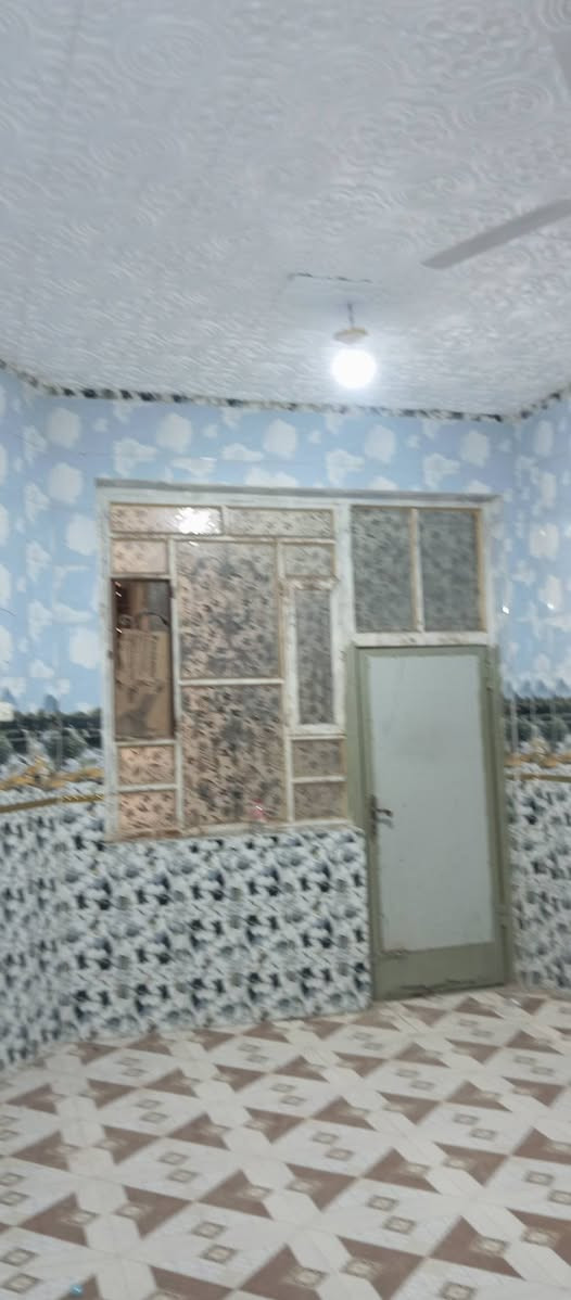 بيت 200م على ساحة حي الجامعة شارع الصفاة بناء حديث طابوق كونكريت طابق واحد وخارطة لشقتين في الطابق الثاني لم تنجز بعد السعر 190  + سلفة المباراة 80  الشراي يتصل ويدلل ***********
