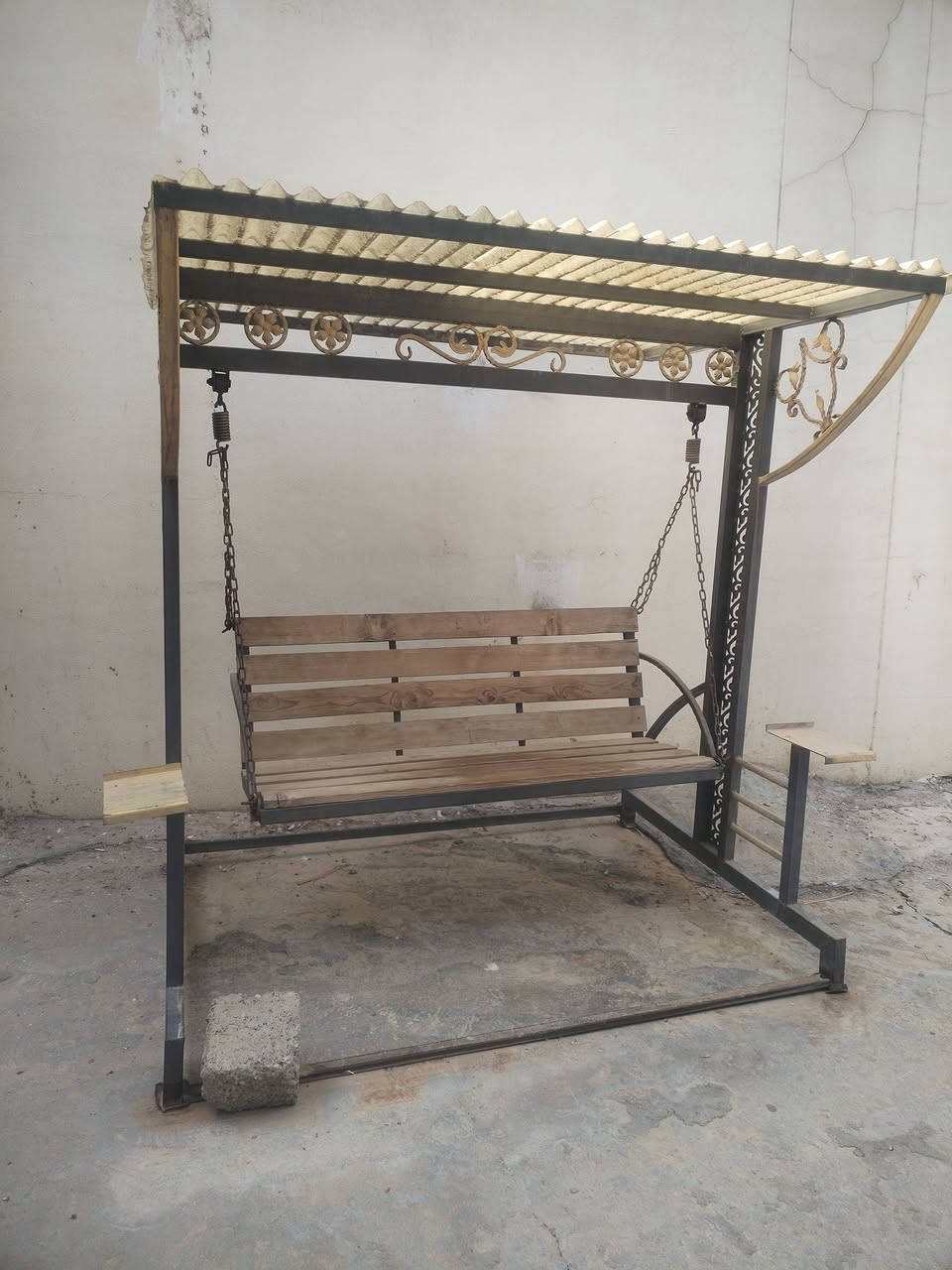 للبيع مرجوحه نضافه مابي كل عيب. سعر 150 بيها مجال.  ***********
