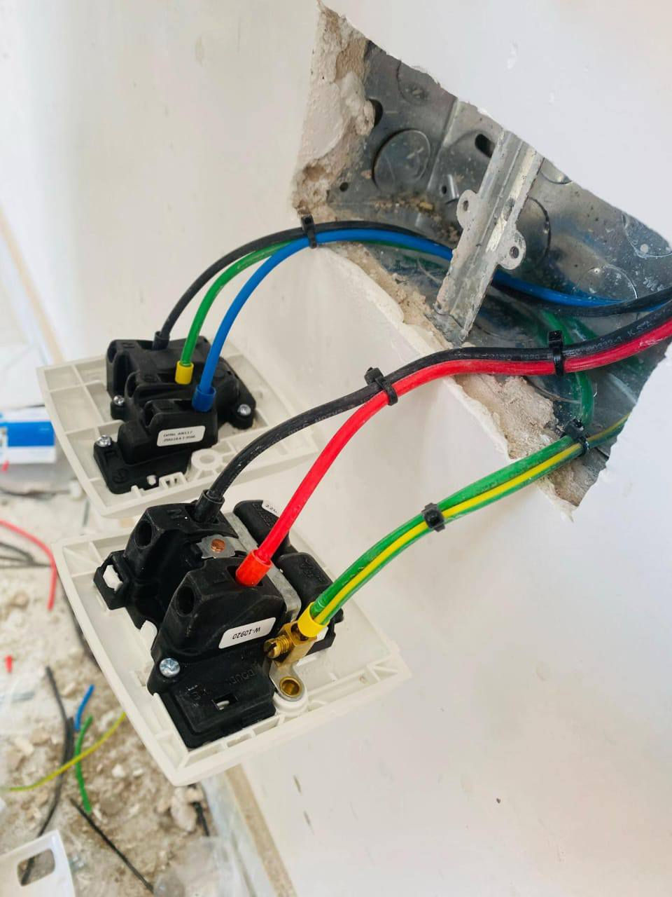 كرار الكهربائي متفرغ لل عمل داخل البصره ،***********
