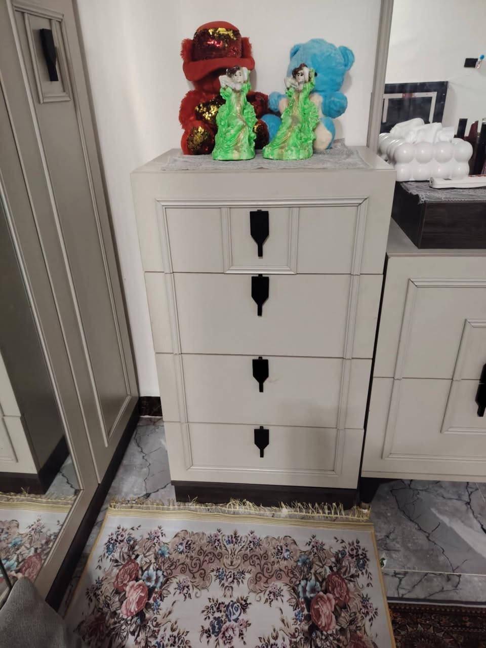 غرفه تركيه للبيع تجي 11 قطعه جديده كلش زلغ مابيه مكانه ناصريه الفضليه السعر مليون 
تواصل خاص


**إذا كنت صاحب هذا الإعلان وتريد حذفه لأي سبب، رجاءا أرسل رسالة إلى الدعم الفني**