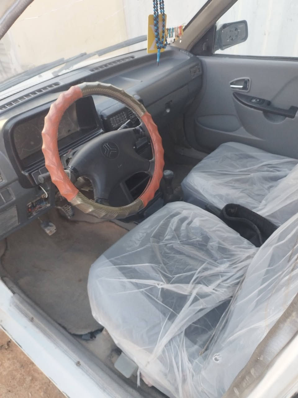 سلام عليكم سايبه خصوصي رقم قادسيه لون ابيض موديل 11 ماعليها اي غرامه سياره جاهزه مكان نجف كوفه سعر 28بيه مجال او مراوس وهاذه رقمي ***********
