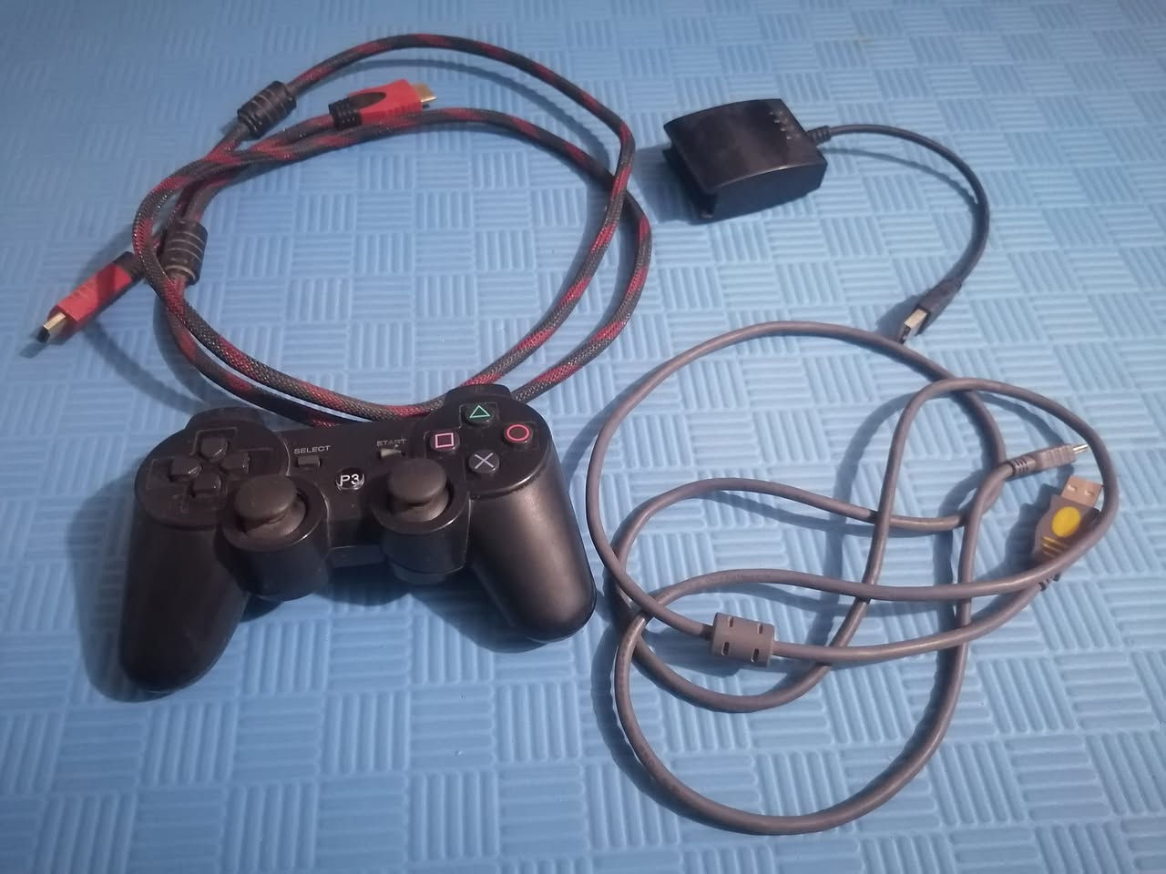 بلي ثري فات
النظافة شوفت عينك
الجهاز نظامة HEN (يعني الجهاز مكاتب تنزل و تلعب اي لعبة تريدها)

ذاكرة نص تيرا

ملحقاتة كاملة عدى واير الطاقة، جويستك واحد و توصيلة من جويستك بلي تو للثري

السعر 60 قفل قفل قفل

 (الجهاز مكاتب و نت يعني ما يحتاج تروح لمحل و تشتري اللعبة و لو تحصلهَ لو لا، الجهاز بي كل الألعاب)

مكاني نجف ،نهاية شارع الصب او حَولي مطار (يعني يم الجسر إلي يربط شارع الحَولي ويا شارع كربلاء)

رقمي *********** بي واتساب
