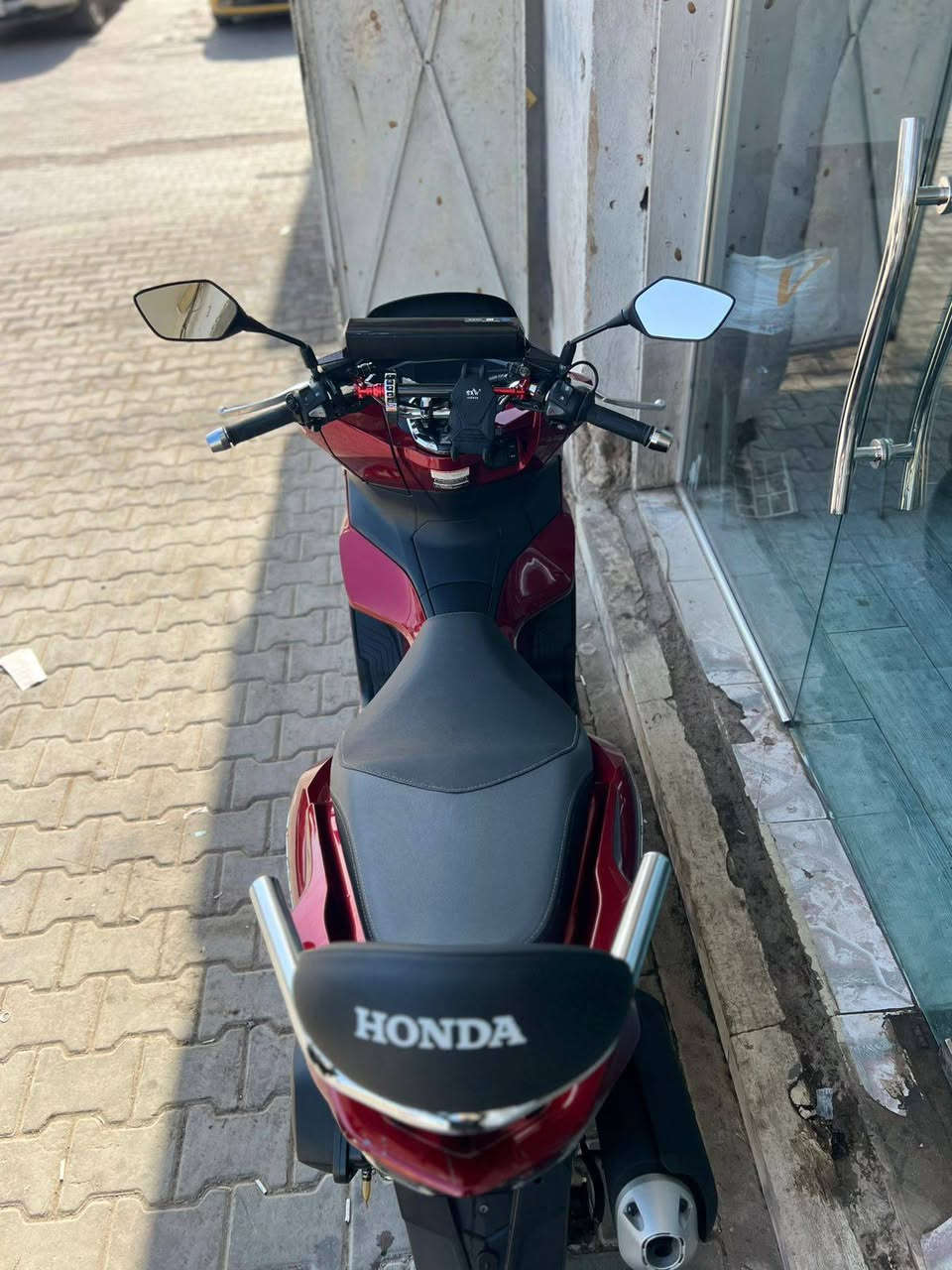 السلام عليكم دراجه pcxجيل الرابع ياباني صارله 3اشهر من نازله دراجه 160فول تدفئه بليدات مانع انزلاق حساس ازدحام اي نقص مابيه ***********
