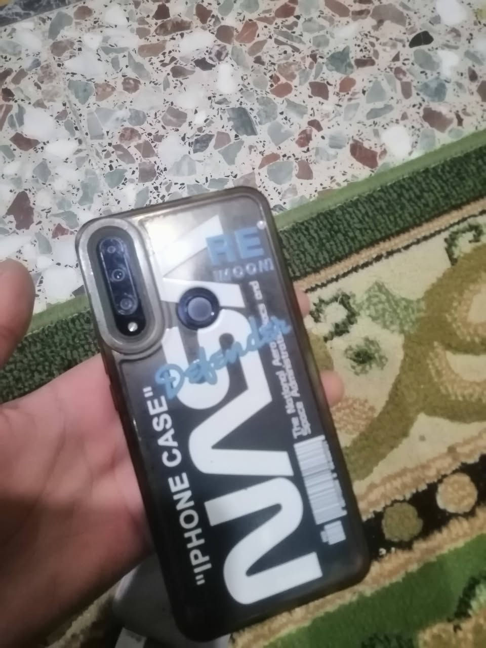 السلام عليكم مبايل هونر للبيع او مراوس  مبدل شاشه فقط الجهاز نضيف العنوان النجف كوفه حي ميسان ***********
