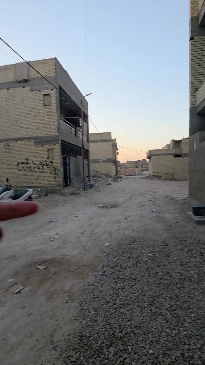 السلام عليكم قطعة ارض للبيع 100م
الواجهة 7.50 
النزال 13 ونص  الدوانم قبل السكة شارع ابو هاتوو 
***********
