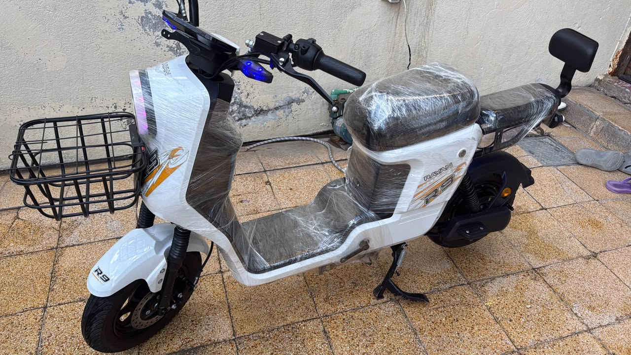 السلام عليكم دراجة شحن البيع ماركت ريان الدراجة جديده كلش ما صالها شهر من مستخدمه حته ماشيه الدواجة نضيفه 100 بل 100 ما تصرف عليها ربع ترا ماكو هيج سعر  شوف السوك وانه بخدمتك ترا الجديده ب700 لين هاي ريان بس انه محتاج فلوس وريد بيع مكاني بصره ابو الخصيب السعر 475!!! ماكو هيج سعر ولي ما يعجبه المنشر لا تنتصل *********** وتساب متواجد البصرة, العراق
