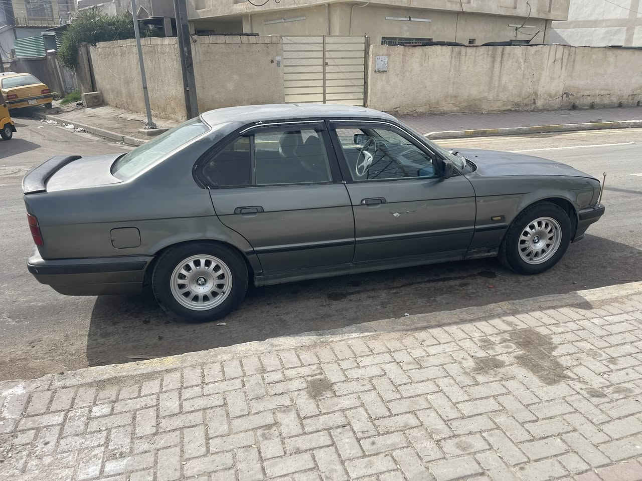 السلام عليكم بي ام موديل 91حجم 520

رقم ديالئ مشروع وطني جديد تحويل ثاني يوم 
تخم تاير جديد كير ومحرك خير من الله مكينه 
مفتوح صوت ناعم كهربائيات كلهن شغالات 
حداديه وصدر جدد كلهن اللون فيلي بيه جراد قليل 
بيه فتحه بالسقف شغاله وطكتين 
نظام أوربي يعني ماكو تبريد تتحور اله منضومه 
ويل صقر غرفته نظيفه السعر 38 وبيه مجال قليل 
المكان بغداد الدوره ابو دشير ***********
