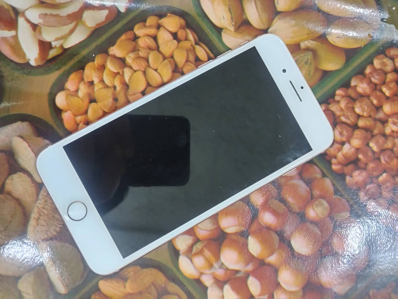 السلام عليكم جهاز ايفون 8بلاص ذاكره 128جهاز نضيف مبدله شاشه اصليه وبطاريه 100جهاز عصاره بلشحن السعر #130الف الاتصال ***********
