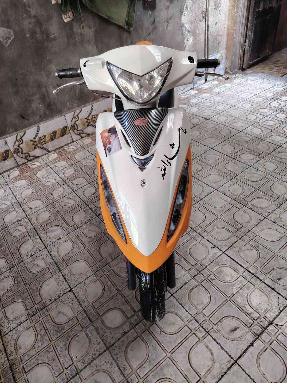 سلام عليكم دراجه كامكو جي فور مال حاوية دراجة كهربائيات كلها شغال دراجه شلعه ومعدل فول دراجه نضافه فول دراجه مامفتوحه دراجه حلوه نضيفه دراجه كل نقص مابيها دراجه صارلها 20 يوم من طالعه من الوكيل مكاني نجف السعر 575 وبيها مجال الرقم ***********
