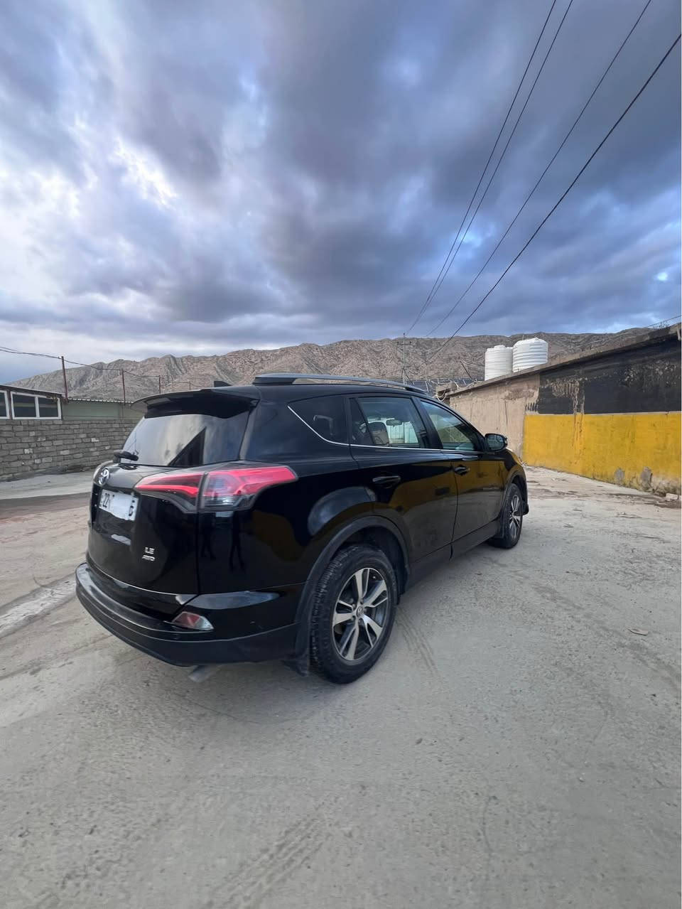 تويوتا رافور موديل ٢٠١٨
كير ومحرك وتبريد بشرط
تحويل وكاله بشرط 
رقم اربيل بس موجوده بدهوك
رقم و سنويه جديده 
تحويل اقل من ساعه 
سياره مكانها دهوك داخل دهوك
سياره مواصفات Le 
بصمه تشغيل و حساس 
رادارات و مرايه كهربائي 
قوديك نشره وتبريد مركزي 
دبل اكسل 
سياره غاز و بنزين 
اكو هوايه مواصفات اخرى 
سياره فقط 
بيها قطعتين صبغ بدون دواخل 
يعني جاملوغ يم سايق مع بونيد 
بس بدون دواخل بشرط 
يعني شواصي ودكم كلها وضع شريكه
سياره مايه ١٠٢ ألف ميل 
مكانها دهوك هيكلها حلو 
سعرها ١٥٩ ورقه 
*********** بيها واتس اب دهوك, العراق
