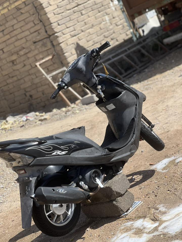 بصره قضاء المدينه
سلام عليكم ماكس عدله للبيع دراجه كلها ختم واحد ويه المكينه صارله 15 يوم من نازله من الرمبه دراجه كلها بلاد بوشه 49دراجه ولفين كبار  بيهه تزويد ياباني ويلات وكزوز اجن وياهه 

السعر على رقم ***********👍
