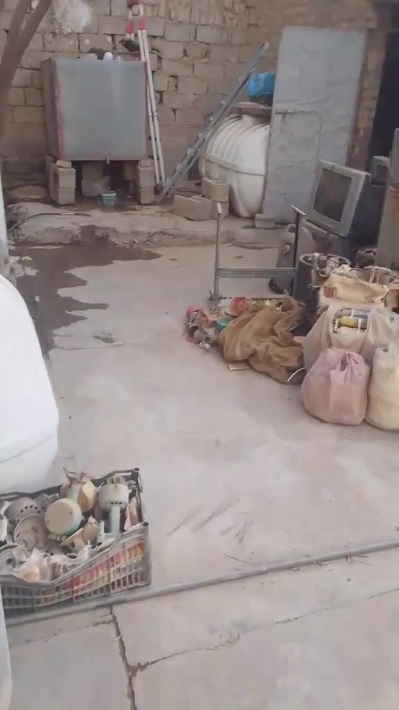 سلام عليكم
عندي هذن الغراض كلهن اريد ابيعهن منو يشتريهن مكاني خلف مستشفى بلدروز  هذا رقمي 

***********
