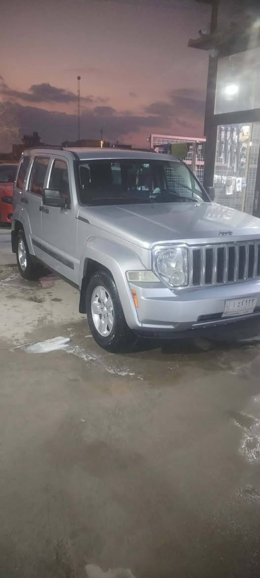 جيب لبرتي للبيع موديل ٢٠١٢
رقم بابل باسمي هزه ماصاقطه
السيارة بيها جاملغ وبنيد بدون دواخل وشويه بارد في باب العبري فقط
السعر 102$ وبيها مجال شي قليل
رقم ***********
