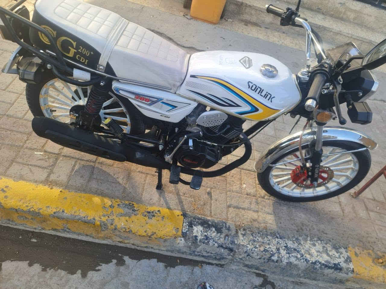 سلام عليكم دراجه ايراني سونك موديل 25 محرك 200 ضاغطه وزنجيل دراجه كفاله عامه كله بيه سويج وبصمه ثنين نضيفه محرك مكفول كهربائيات كله شغاله للبيع ب950 وبيه مجال للشرايه مكاني الدوره مهديه ثاني رقمي ***********
