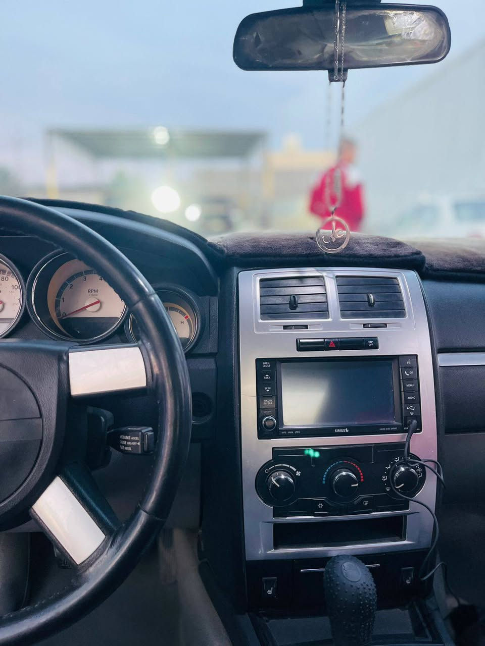 السلام عليكم ورحمة الله وبركاته جارجر اصل ٢٠١٠ للبيع فقط الستفسار على رقم التلفون *********** 
السعر ١٠٠ ...وبيه مجال العنوان بلد السيد محمد 
للبيع فقط بدون  مراوس
