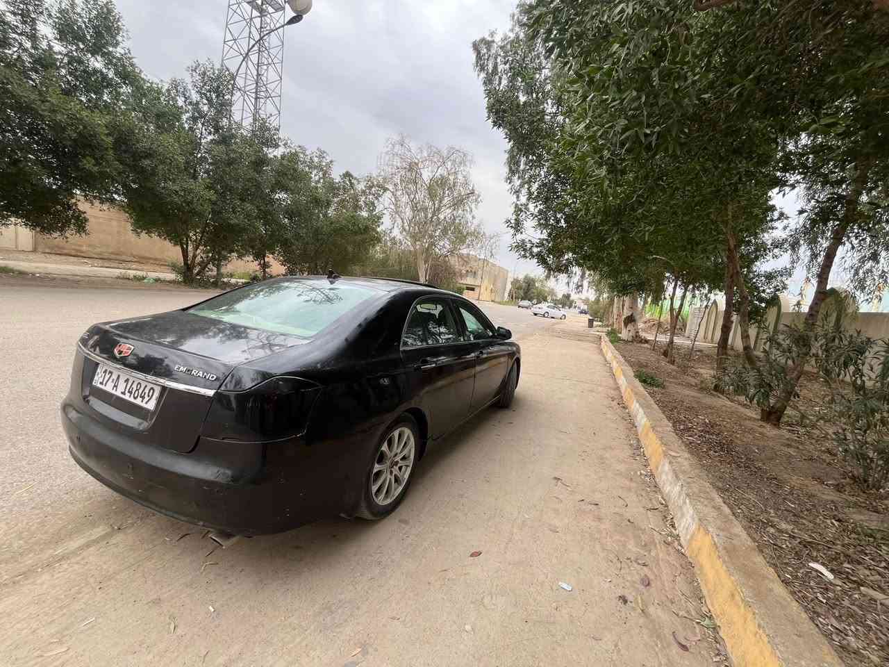 سلام عليكم للبيع ام كراند 2013 الحجم الكبير c8 كير ومكينه كامري بلادي كير ٦ نمر مكفولات رقم مثى مشروع وطني باسمي تحويل ثاني يوم ضربتها قطعه صندوق فقط الباقي مكفول لا تبديل ولا صبغ 
هلال الجامغ واطراف البيبان معمرات صدرها 50% 
مواصفاتها معروفه 
حساسات خلفيه 
شاشه مضخم صوت 
فتحه سقف اشاير مري 
مري شفط لايت عدسه 
برده خلفيه كشنات جلد 
نضام ABS تبريد قطعتين تبريدها ثلج كهربائيات كلها شغاله سياره جاهزه من كلشي مكاني بغداد المجمع السكني النفطي سعر ٥٧$ وبيها مجال 
***********
