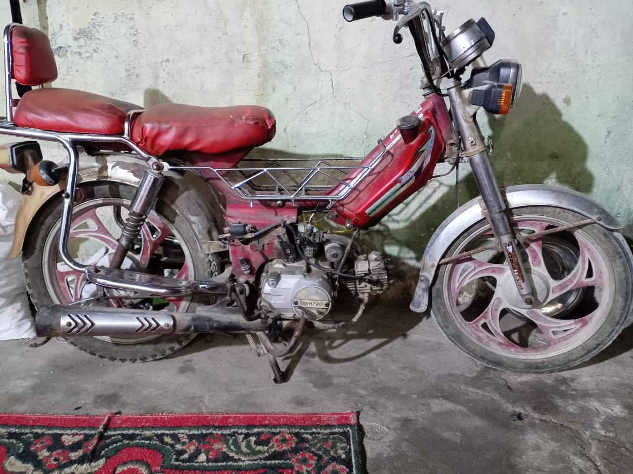 السلام عليكم من رخصت المشرفين،،، عندي دراجه سبعين للبيع السعر 150وبيهه مجال للشراي شغاله دگه وحده بس الكابريته تعبانه،،، اتصال،، على،، الرقم ***********
