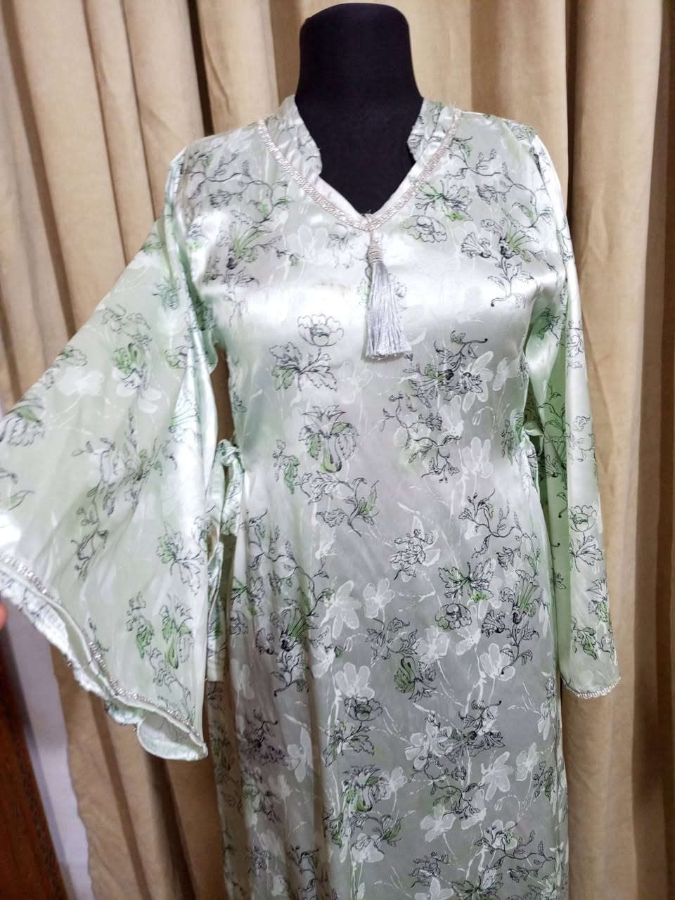 بنات هذه اخياطي الله شاهد اي وحده اتريد اتخيط تتصل ***********
بيه وات ساب
