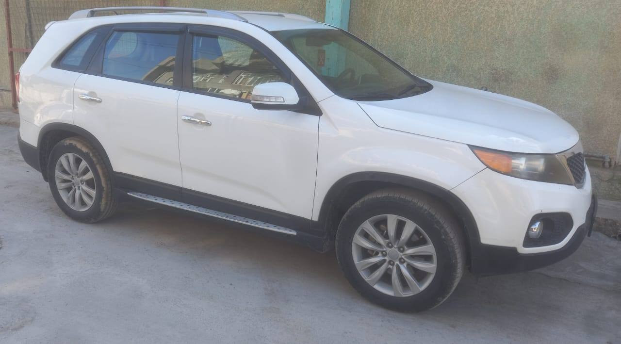 سلام عليكم كيا سورنتو موديل 2012 السيارة وارد خليجي  محرك 2400 دوش كير ومحرك مكفول خام عل ابلاد رقم
السيارة سليمانية 
مواصفات ...
بصمة السيارة وياها 2 بصمات 
مرايات شفط  تحكم استيرن ..
تبريد تدفئة 3 قطع 
كامرة خلفية 
السيارة 7 راكب 
دوشمة جديدة 
تايرات جدد حجم الويل 18 
السيارة بيها بارد عل كد أشبر 
وبيها حار هم أشبر كما موضح بالسونار 
السعر 165$ ورقة وبيها مجال 
رقم الهاتف ***********
