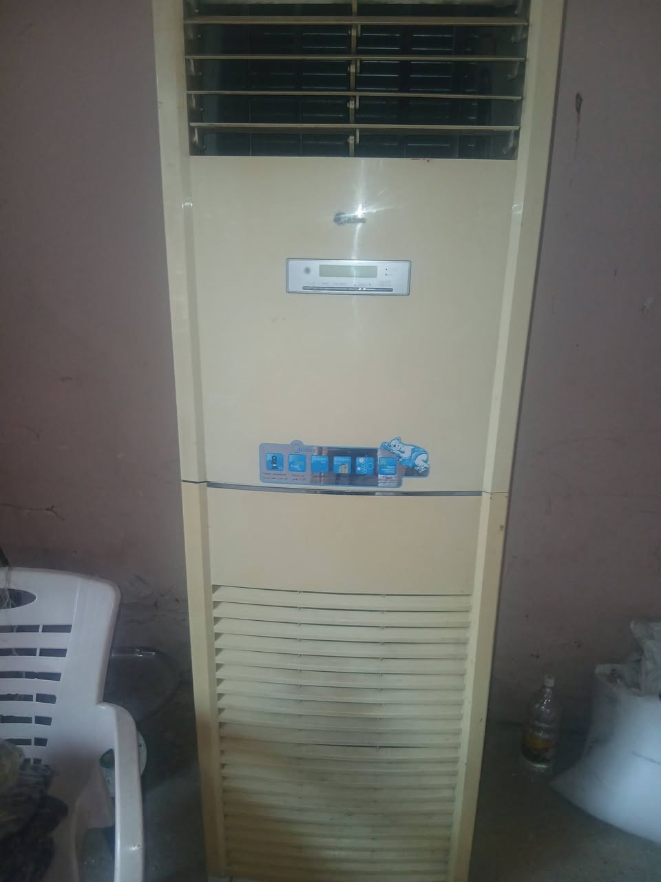 السلام عليكم سبلت كنتوري تريفيز 4طن دبل مروحه شغال مستعمل شي قليل للستفسار ع الرقم  بي واتساب المكان بغداد اليوسفيه ***********
