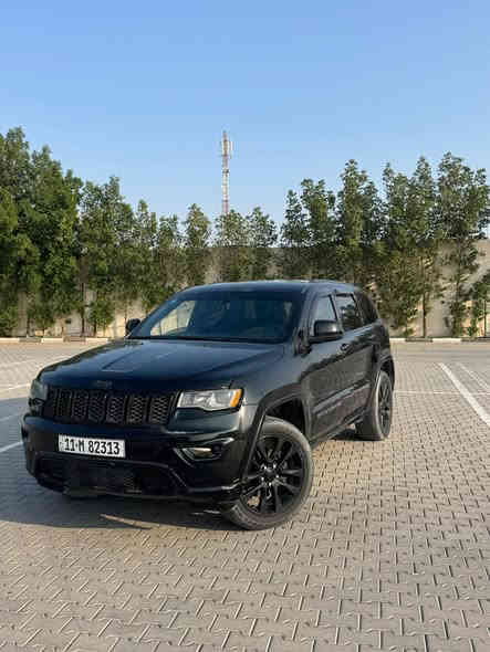 للبيع بـ179$ جيب كراند شيروكي 2018 بلاك توب 
• الموديل: 2018
• الفئة: بلاك توب
• المحرك: 6 سلندر
• العداد: ماشيه 150 ميل
• الويل: 20 بلاك توب
• الحالة: كلشي شغال
 • شاشة كبيرة
 • حساس خلفي
 • كاميرا
 • أوتو ستوب
 • كشنات جلد مخمل
 • كشن السايق كهربائي
 • تحكمات ستيرن كاملة
جنطة كهربائيه 
 • حادثها جاملغات أماميةوبنيد
 • المحرك ينقص (أتوقع كاسر رنگ)
 • باقي السيارة مكفول
رقم بغداد دولي بأسمي
الموقع: البصرة
📞 ***********
📞 ***********
