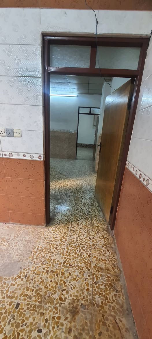 شقه بسوق سومر للايجار
مكون من غرفه واحده 
وهول ومطبخ و مغاسل 
***********
٢٠٠ الف
