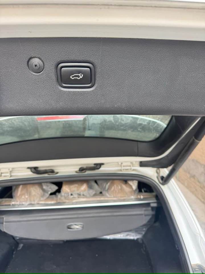 السلام عليكم سبورتج موديل 2019GT line فول مواصفات
بنوراما 
بصمه 
اشاير ترحيب
كشنات جلد كهربائية
قطعتين تبريد
صندوك كهربائيه
او تو هولد
فول الفول 
مكفوله عدا ملاحظات بسيطه والسونار يحكم بيناتنه
السعر 220 وبيها مجال بسيط
رقم الهاتف / *********** احمد السويعدي
