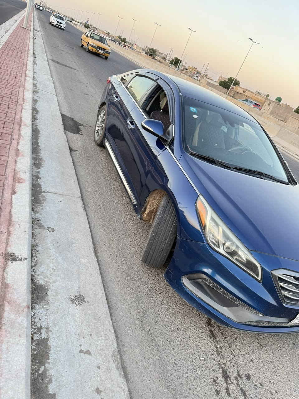 للبيع سوناتا واريد امريكي موديل 16 السياره بصمه فول مواصفات ما عده الفتحه
تخم تاير جديد سياره جاهزه وكلش حلوه
مسويلها ادامه كامله قبل اسبوع سياره جاهزه 
السياره نضيفه بشكل تبديل طابوكه قبل 9 اشهر بس الطابوكه شادها 18 ورقه 
شادلها برنامج دوانز بورقه 
سياره سبورت رياضي 2400
السياره حادثها دعاميه خلفيه 
بل عراق مبدل بيها جاملغ امامي 
وجاملغ الآيسر مسبوغ 
سياره باسمي تحويل ثاني يوم رقم ذي قار 
ماشيه 142
سعر السياره 110 وبيها مجال قليل  
مكاني البصره الهارثه قرب طاقه الكهرباء 
***********
