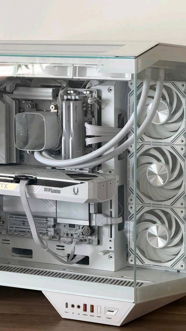 AMD Ryzen ™ 7 9700X Desktop Processors Try

MB Gigabyte B850 AORUS ELITE WIFI7 - ICE

VGA PC CARD ZOTAC RTX 5070 AMP White Edition - 12GB

DDR5 PC Team Group Delta 32GB (16x2) 6000 CL38 RGB White

NVMe LEXAR NM790 1TB - 7400MB/s GEN 4

PSU POWER SUPPLY Segotep GM750W 750W Gold Full Modular - White

FAN CPU DEEPCOOL LS720SE DIGITAL 
360mm ARGB White

DarkFlash DY470 Mid Tower Case - White
استخدام جدا قليل فقط للمونتاج 
للتواصل *********** 
ومتوفر توصيل