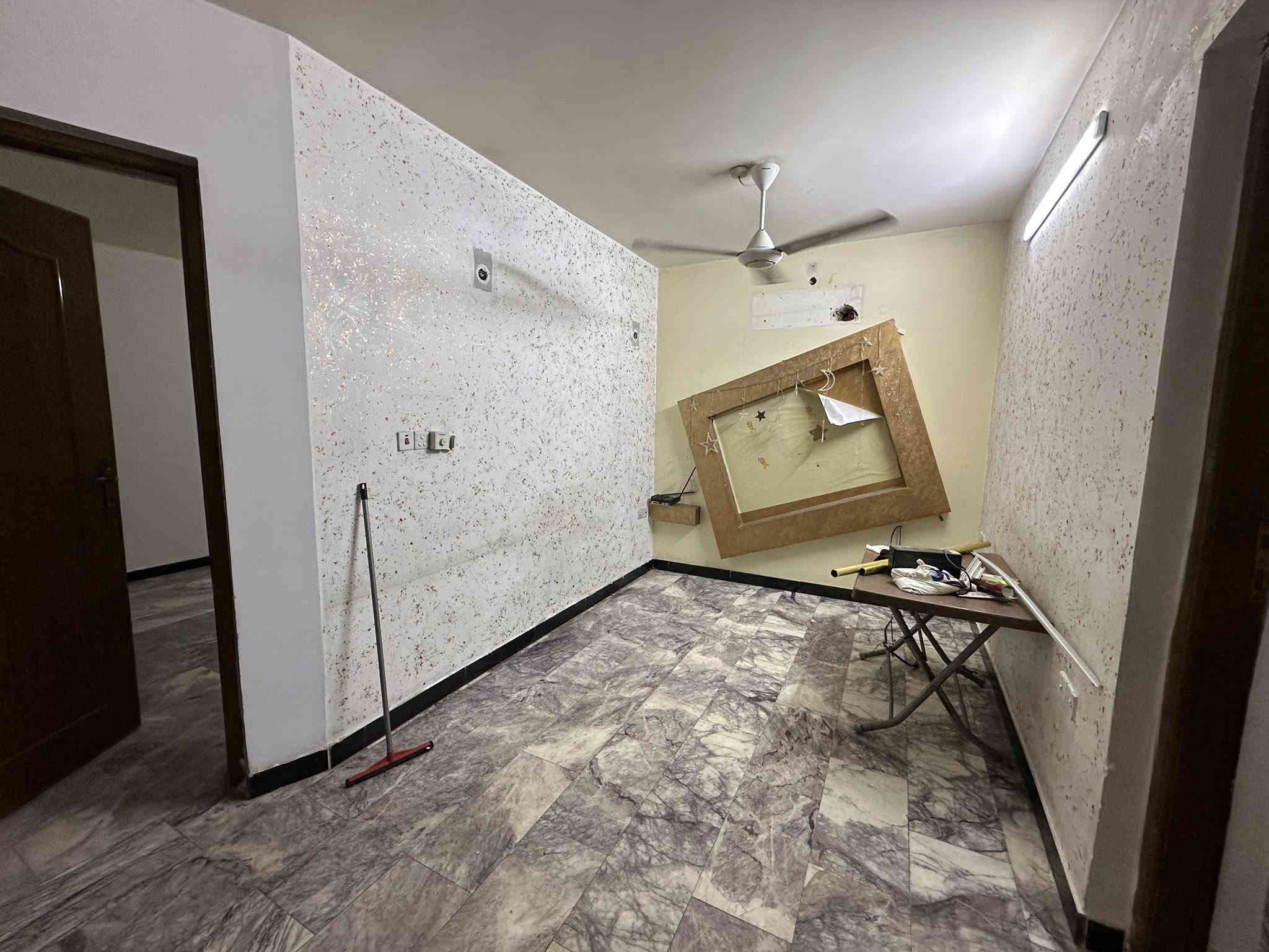 #للايجار______في_______السيديه

بيت مساحه  120 متر  نظيف جدا
 يتكون من

مدخلين 
واربع غرف نوم مطبخ صاله خدمات صحيه عدد  2 وطرمه صغيره 

علما ان العقار مجهز بسبالت

#الايجار مليون وربع

للاستفسار الاتصاال على الارقام التاليه

***********

***********
