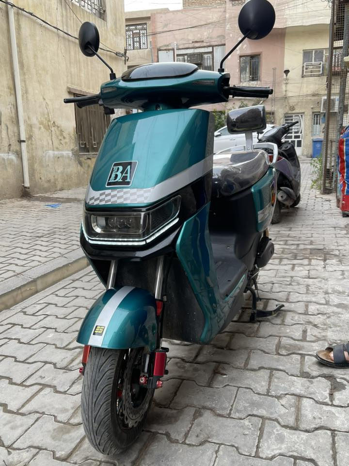 السلام عليكم سكنس  شحن للبيع الدراجه ماخذها من معرض قبل شهر ونص ماشيه ٦٠٠٠ الدراجه نضيفه الله شاهد ٦باتري .١٥٠٠ واط سرعتها ٩٩ سعرها ٦٢٥ وبيها مجال التفاصيل اخرى راسلني او خابرني ع رقم *********** المكان بغداد الحريه
